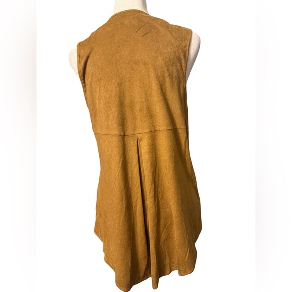 Women’s Soulmates faux suede open sleeveless draped vest/cardigan in a caramel - Picture 4 of 9